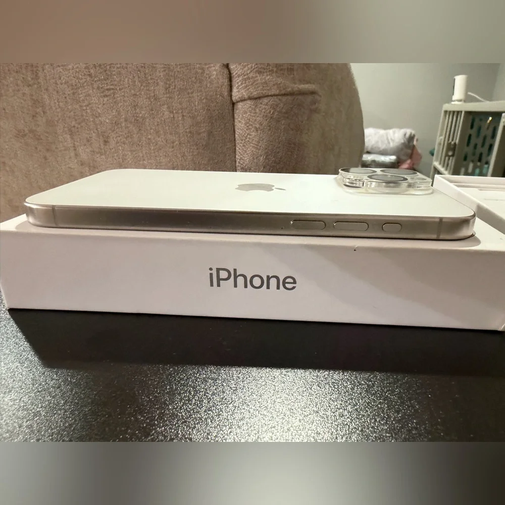 Apple iPhone 15 pro max with Accessories - White Titanium 256gb